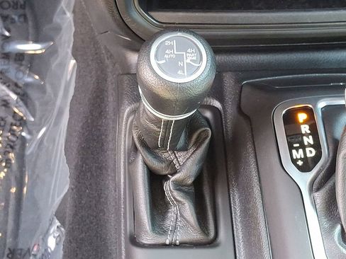 Used 2025 Jeep Wrangler Unlimited Sahara image 23