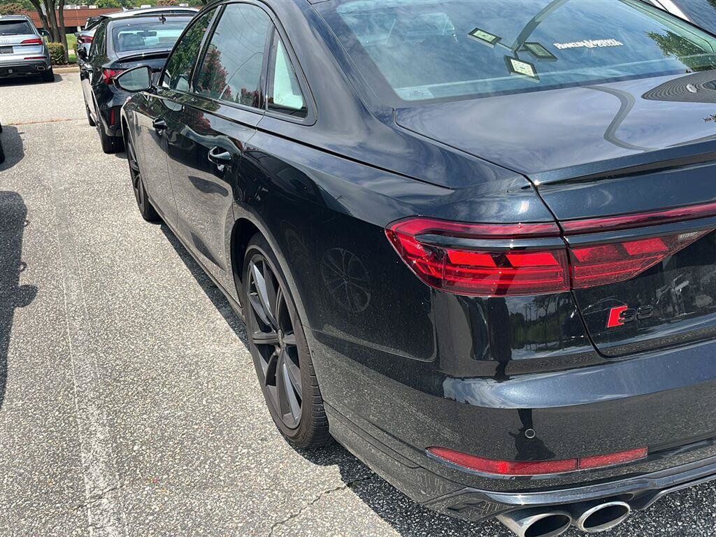 Used 2022 Audi S8 w/ S8 Comfort Plus Package AWD/4WD image 17