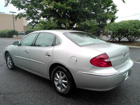 Used 2007 Buick LaCrosse CXL w/ Chromed Appearance Package FWD image 5