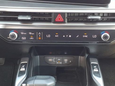 Used 2025 Kia Sorento S w/ Panoramic Sunroof Package FWD image 15