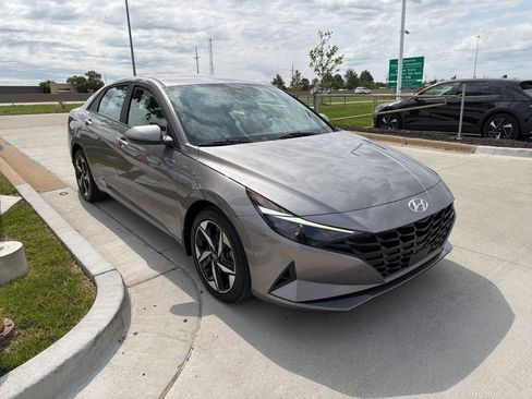 Certified 2023 Hyundai Elantra SEL w/ Convenience Package FWD image 2