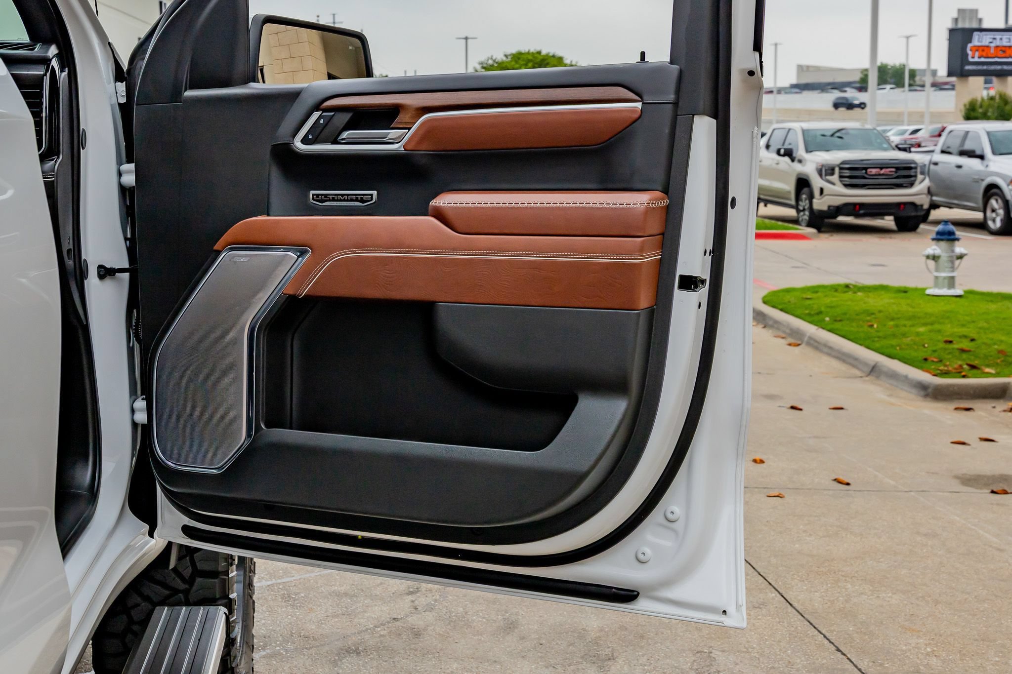 Used 2024 GMC Sierra 1500 Denali Ultimate AWD/4WD image 37