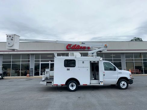 Used 2019 Ford E-350 and Econoline 350 Super Duty RWD image 53