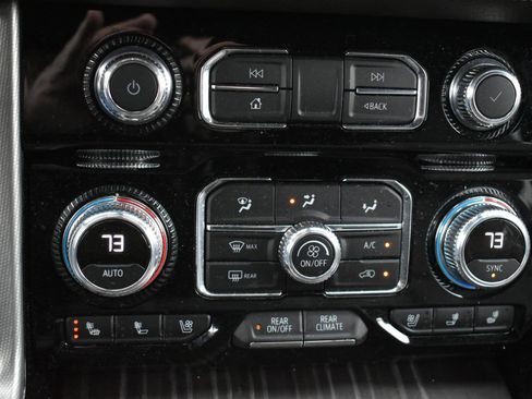 Used 2022 GMC Yukon XL Denali image 30