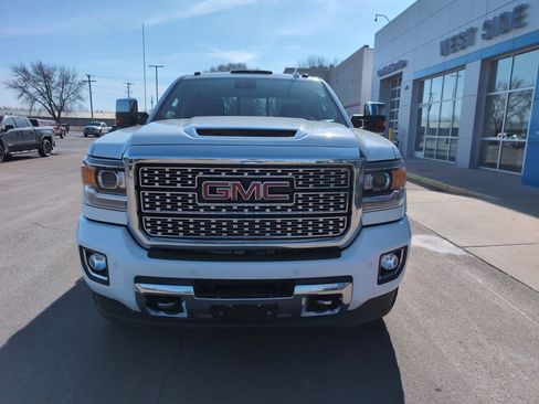 Used 2019 GMC Sierra 2500 Denali w/ Duramax Plus Package image 3