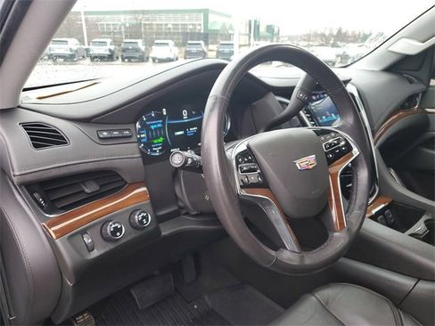 Used 2020 Cadillac Escalade Luxury image 8