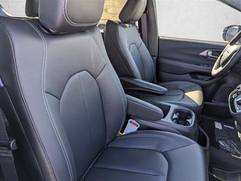 New 2026 Chrysler Pacifica Select FWD image 28