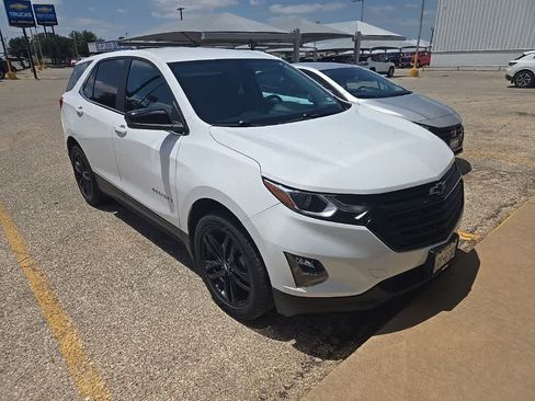 Used 2021 Chevrolet Equinox LT AWD/4WD image 2