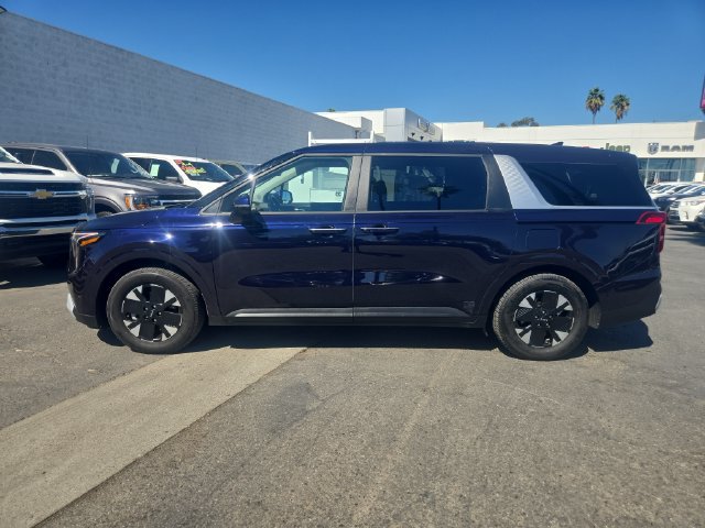 Used 2026 Kia Carnival LXS FWD image 6