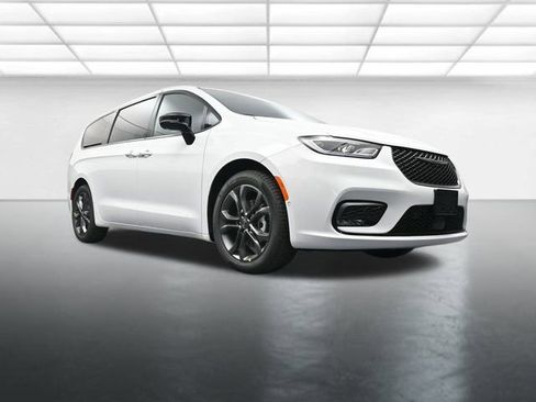 New 2026 Chrysler Pacifica Select image 18