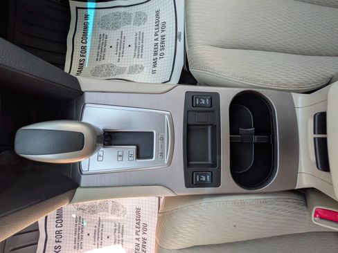 Used 2011 Subaru Outback 2.5i Premium w/ All-Weather Pkg AWD/4WD image 18