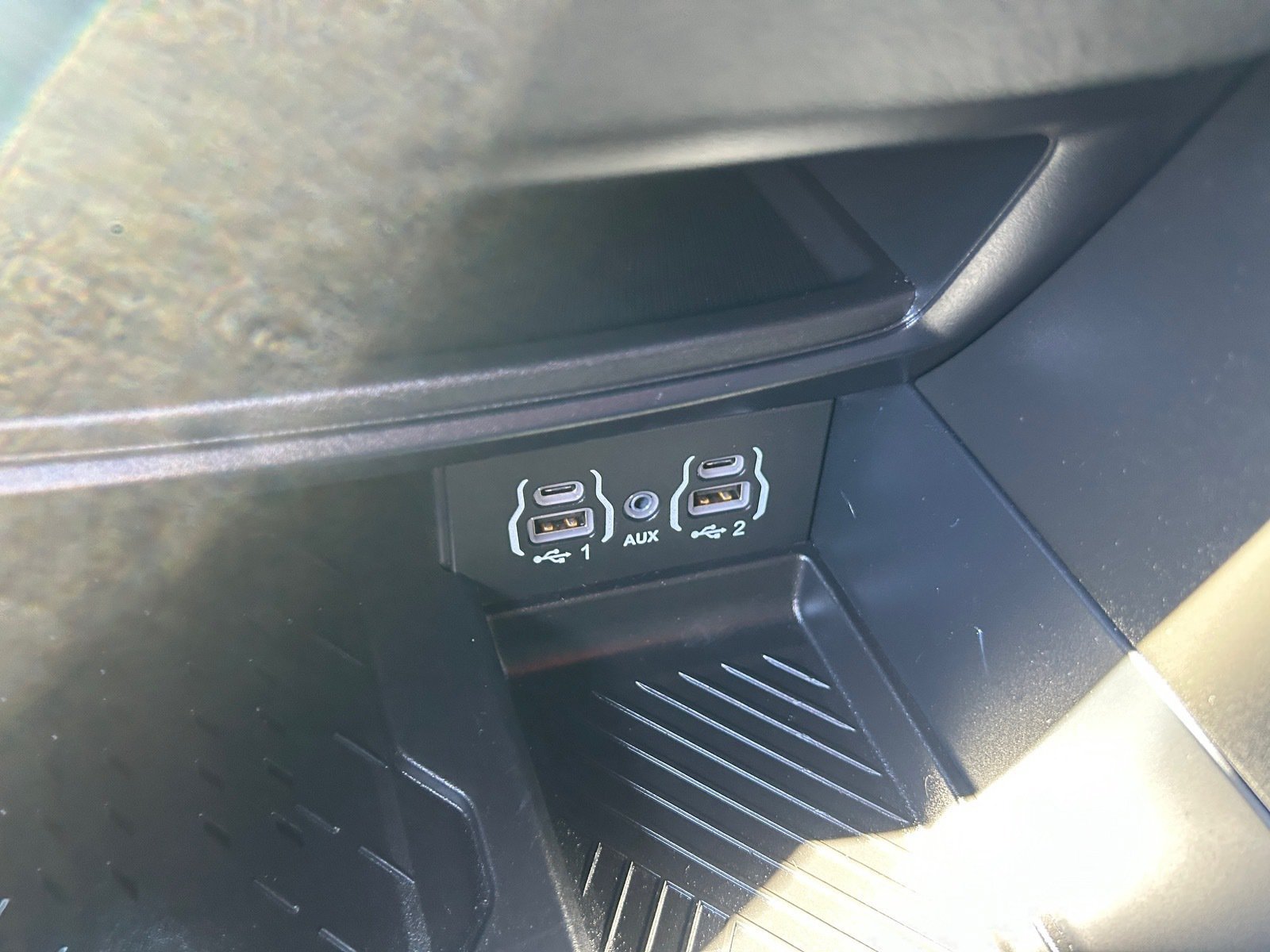 Used 2025 Chrysler Pacifica Limited FWD image 24