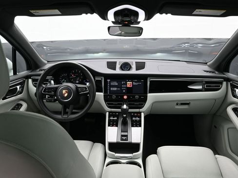 Certified 2025 Porsche Macan image 20