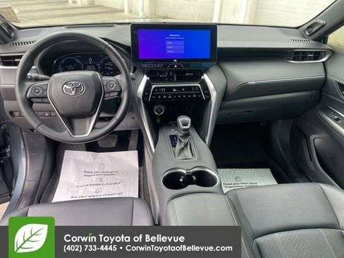 Used 2023 Toyota Venza Limited image 12