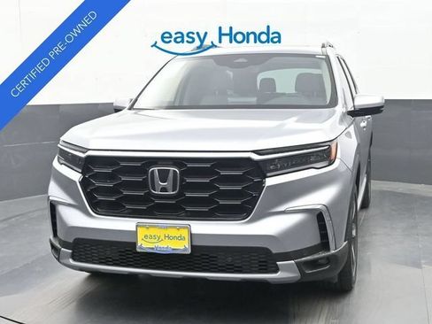 Used 2025 Honda Pilot Touring image 3
