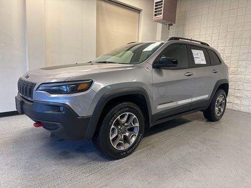 Used 2022 Jeep Cherokee Trailhawk w/ Comfort/Convenience Group image 2