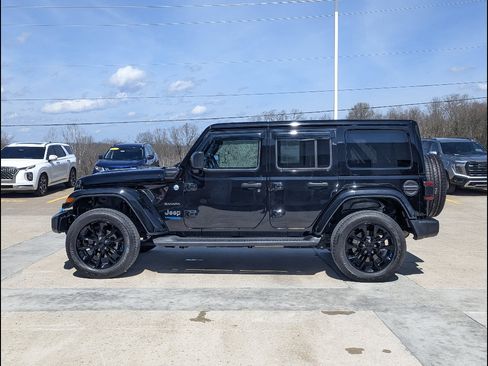 Used 2022 Jeep Wrangler Unlimited Sahara image 9
