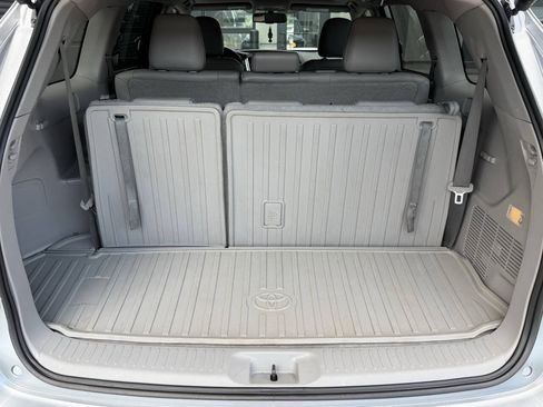 Used 2016 Toyota Highlander XLE AWD/4WD image 35