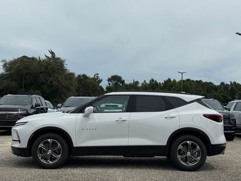 Used 2024 Chevrolet Blazer LT w/ Sound & Technology Package FWD image 5