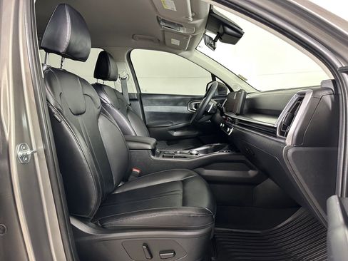 Used 2025 Kia Sorento EX image 28