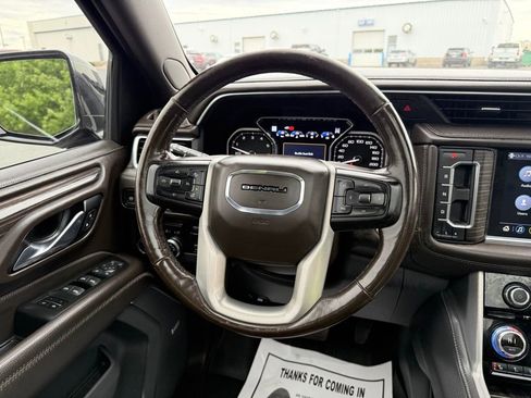 Used 2021 GMC Yukon Denali w/ Denali Ultimate Package AWD/4WD image 17