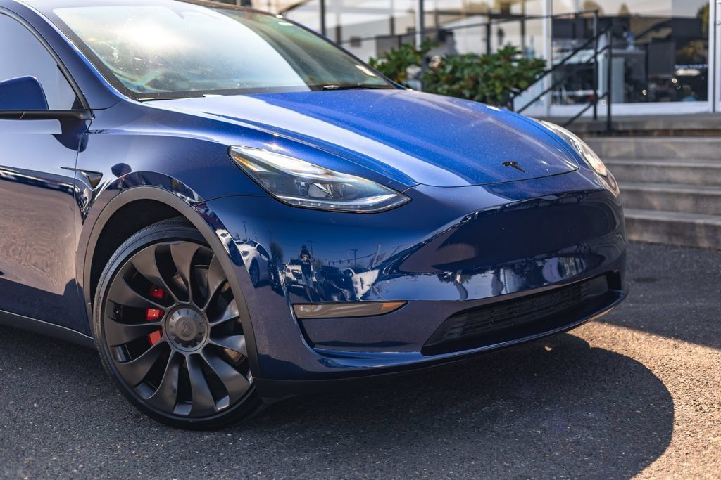 Used 2024 Tesla Model Y Performance AWD/4WD image 3