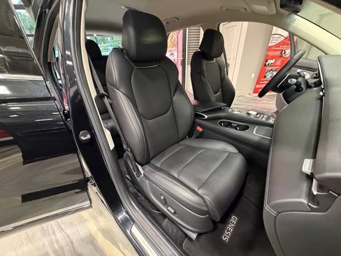 Used 2025 Genesis GV70 2.5T AWD/4WD image 4