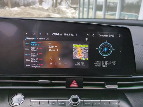 Used 2023 Hyundai Elantra Limited image 13