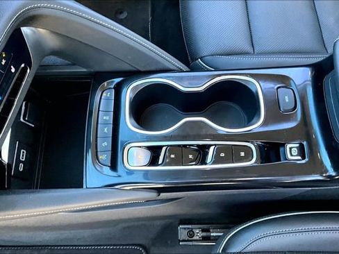 Used 2023 Buick Envision Essence image 18