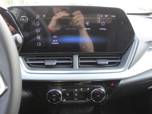 New 2026 Chevrolet Trax LT image 12