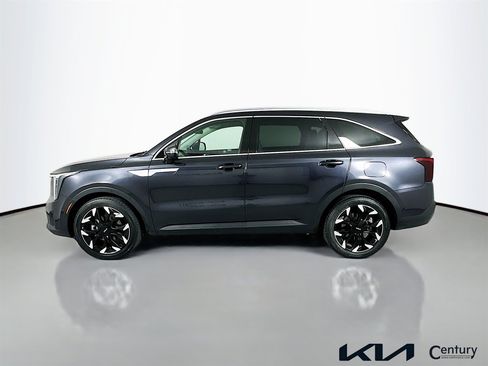 Certified 2025 Kia Sorento EX w/ Panoramic Sunroof Package image 8