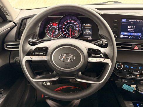 Used 2022 Hyundai Elantra SEL image 30