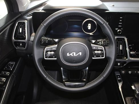 Used 2023 Kia Sorento SX AWD/4WD image 12