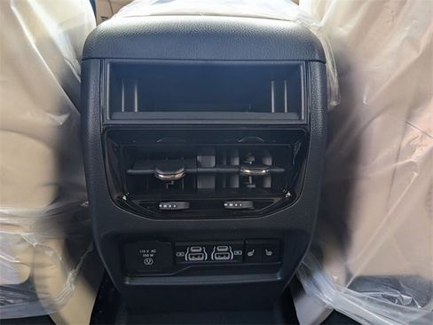 New 2025 Jeep Grand Cherokee Limited image 12