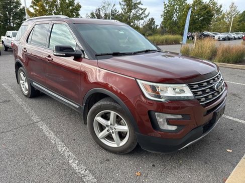 Used 2016 Ford Explorer XLT w/ Equipment Group 201A image 2