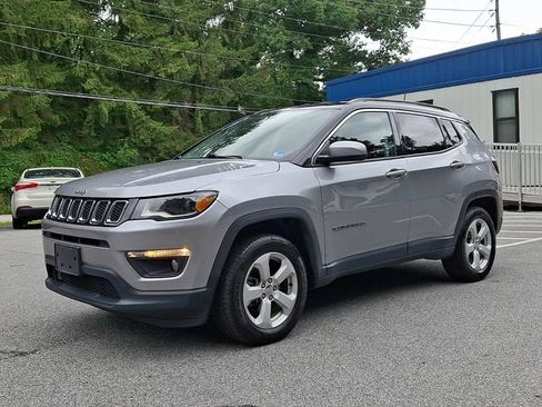 Used 2018 Jeep Compass Latitude w/ Safe & Security Group AWD/4WD image 4