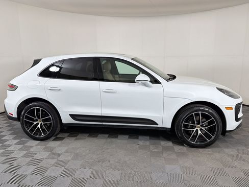 Certified 2024 Porsche Macan AWD/4WD image 9