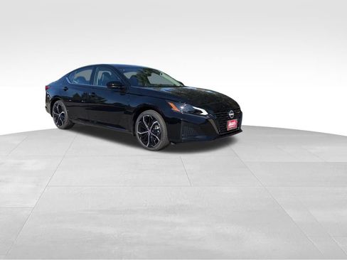 New 2025 Nissan Altima 2.5 SR w/ SR Premium Package image 7