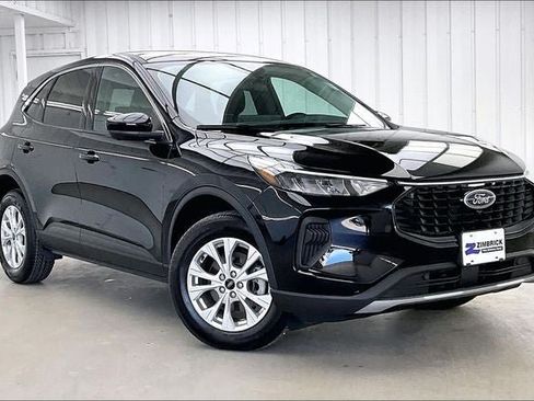 Used 2023 Ford Escape Active w/ Tech Pack #2 AWD/4WD image 1