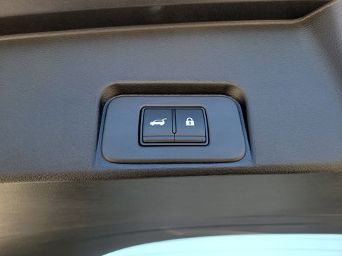 Certified 2025 Nissan Rogue SV FWD image 12