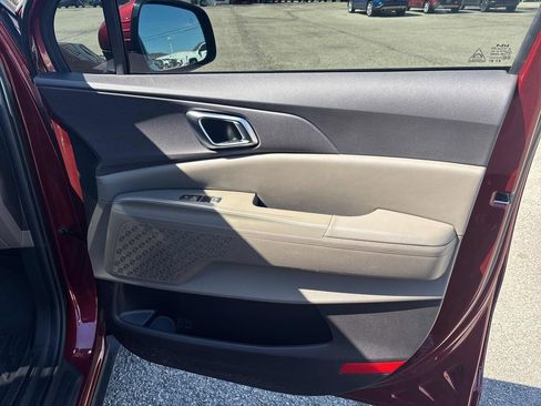 Used 2025 Kia Carnival EX image 79