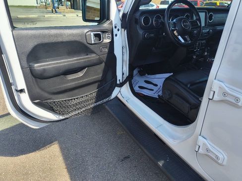 Used 2018 Jeep Wrangler Unlimited Sahara AWD/4WD image 18