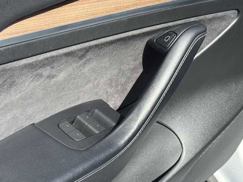 Used 2022 Tesla Model 3 Long Range AWD/4WD image 32