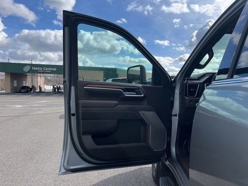 Used 2025 GMC Sierra 3500 Denali image 26