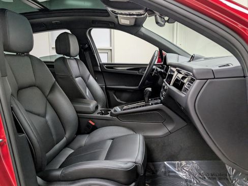 Used 2024 Porsche Macan w/ Premium Plus Package image 24