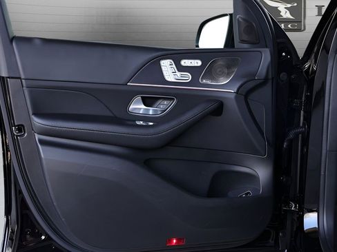 Used 2025 Mercedes-Benz GLS 450 4MATIC image 31