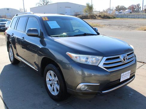 Used 2011 Toyota Highlander SE image 3