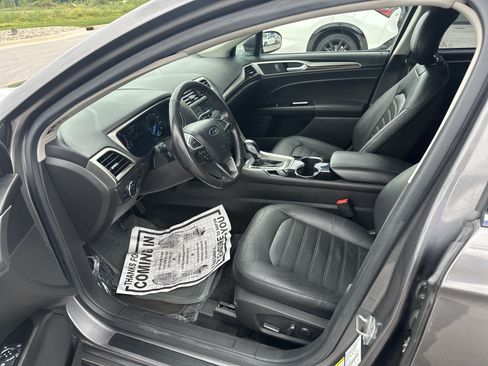Used 2014 Ford Fusion SE w/ Equipment Group 202A FWD image 9