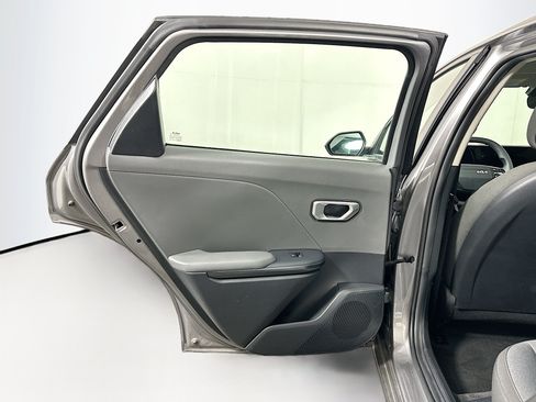 Used 2025 Kia K4 FWD image 25
