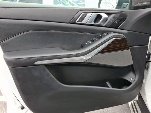 Used 2025 BMW X5 xDrive50e image 14